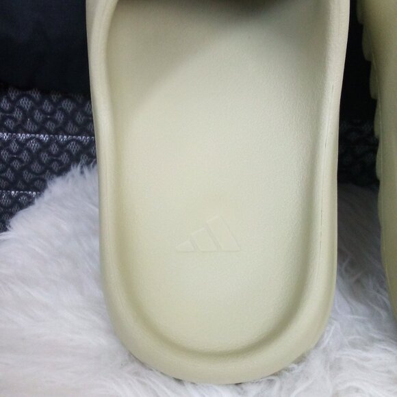 ADIDAS YEEZY SLIDES main image 5